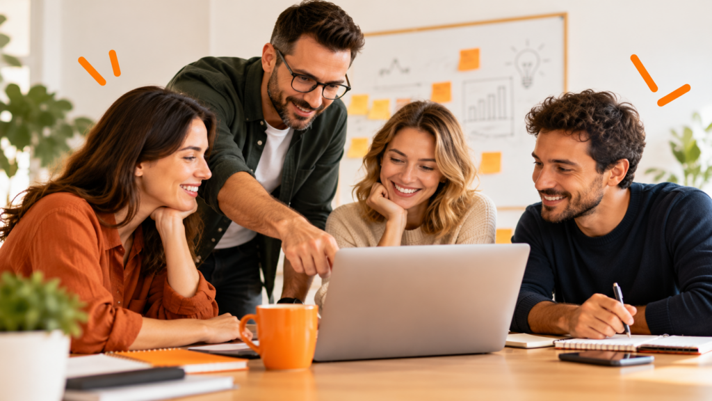Quatre collègues échangent autour d’un ordinateur portable dans un bureau.